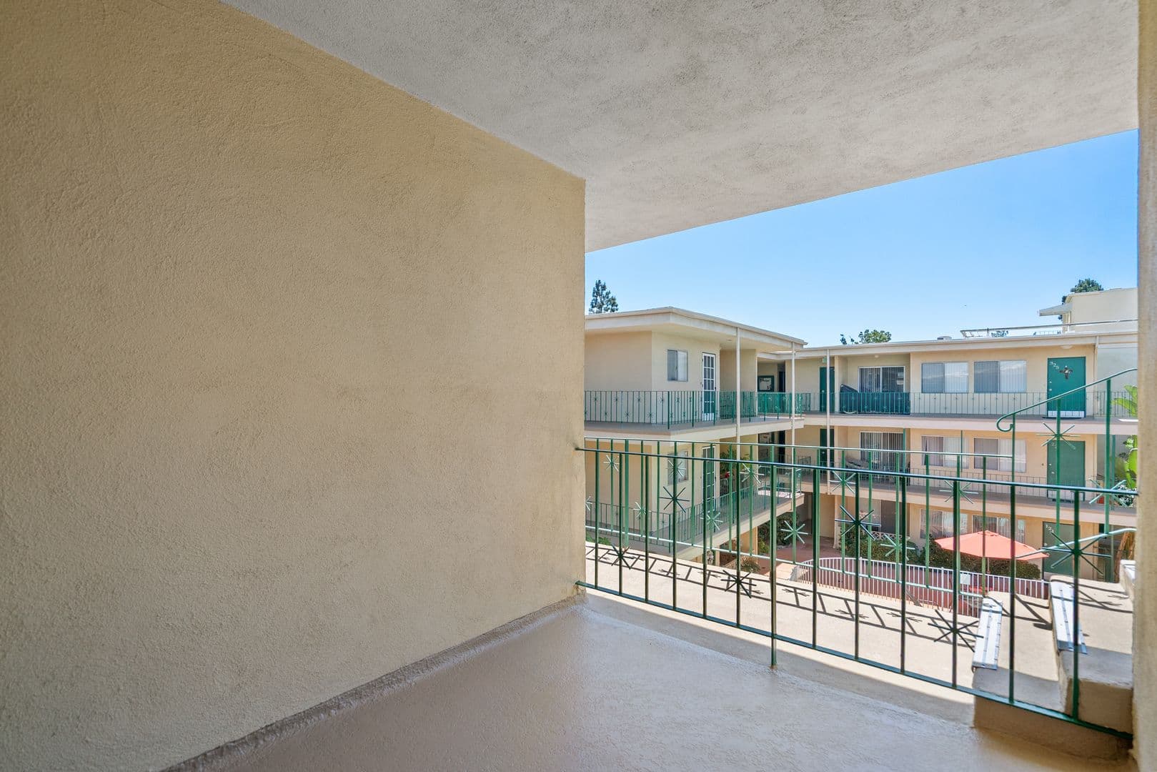 Encino Apartment: 5452 Lindley Ave