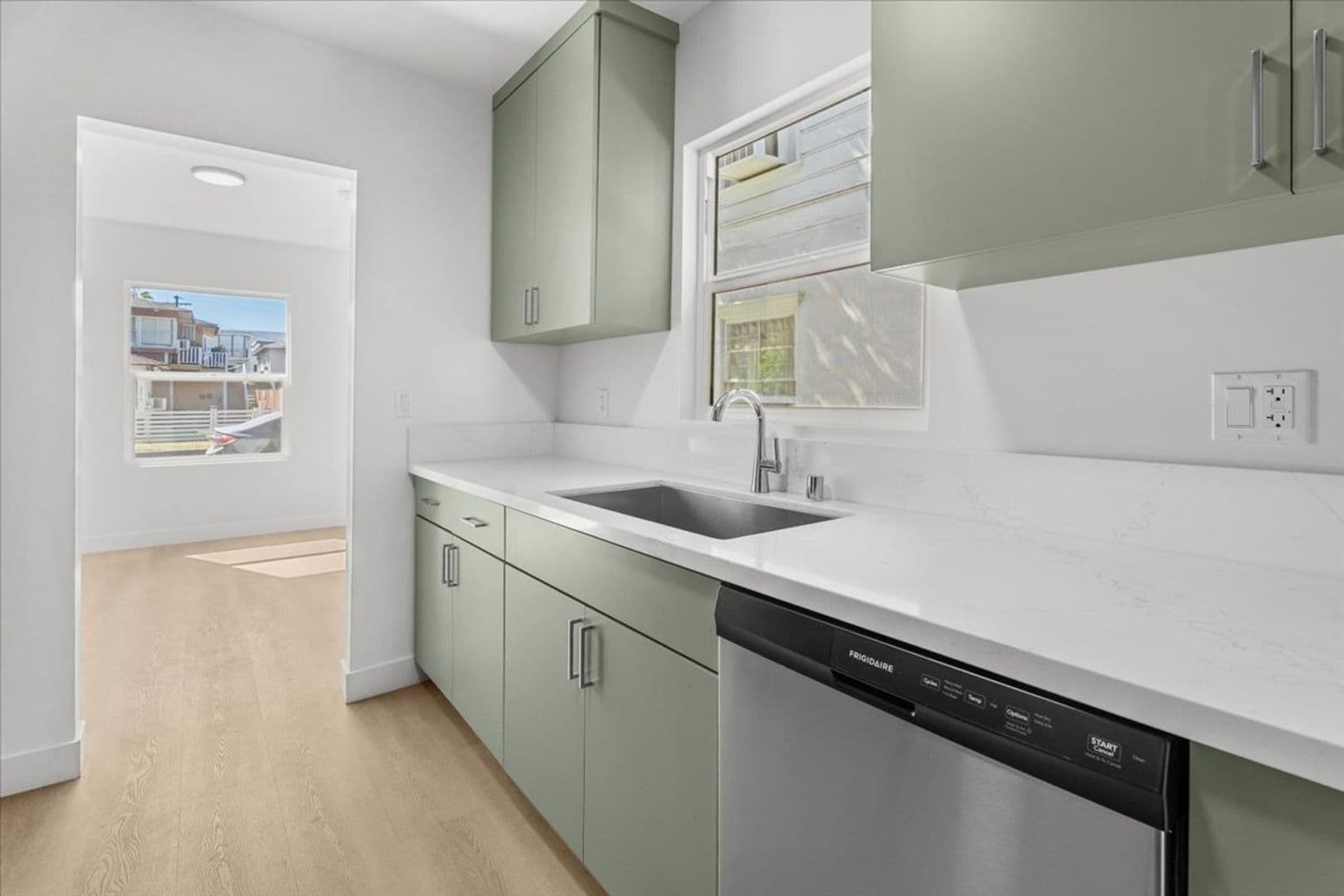 Valley Village Apartment: 5312 Radford Ave