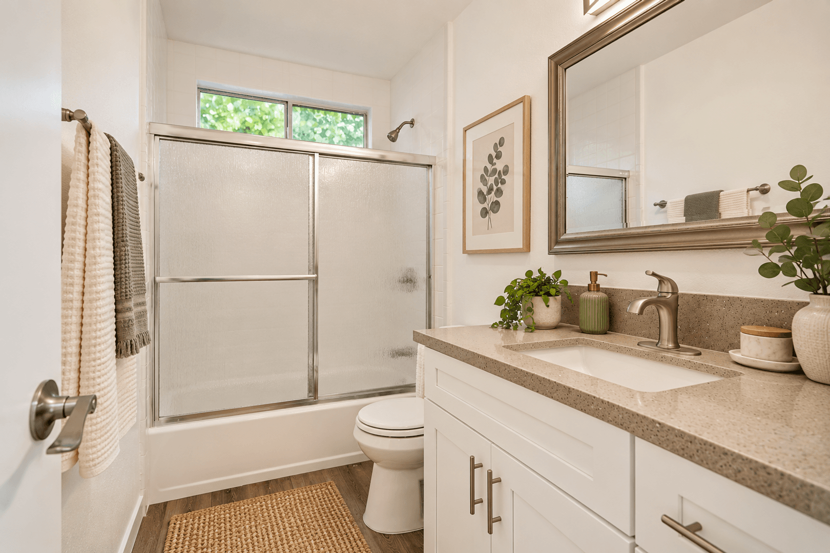 West Hollywood Apartment: 911 Havenhurst Drive