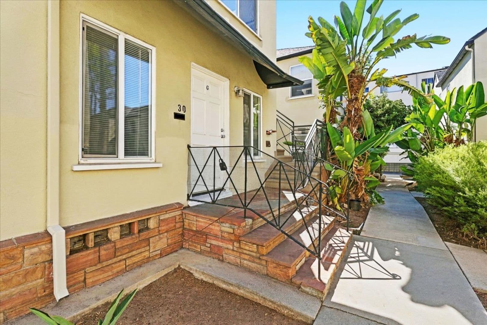 Pasadena Apartment: 130 S Michigan Ave