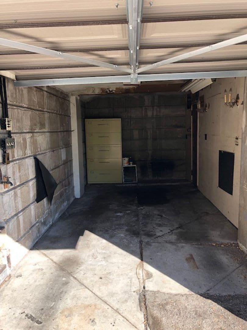Los Angeles Apartment: 944 Maltman Ave