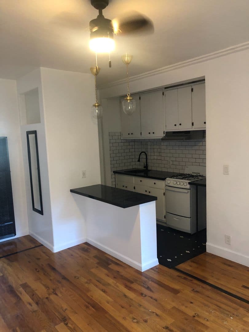 Los Angeles Apartment: 1019-1029 S Westmoreland Ave