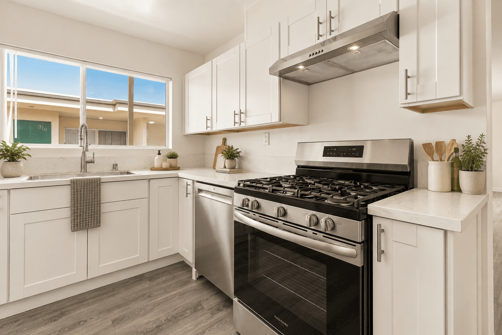 Encino Apartment: 5452 Lindley Ave