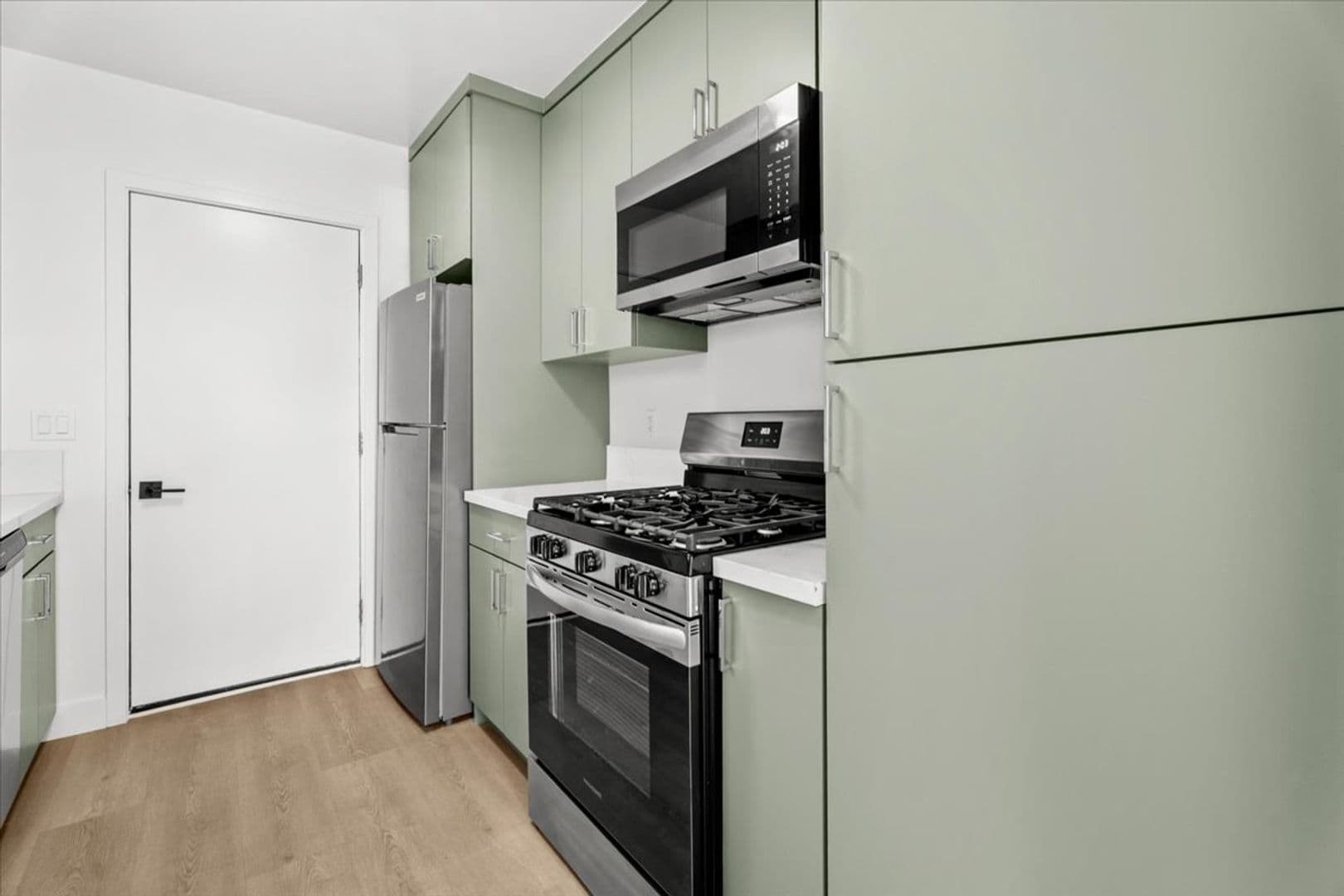 Valley Village Apartment: 5312 Radford Ave