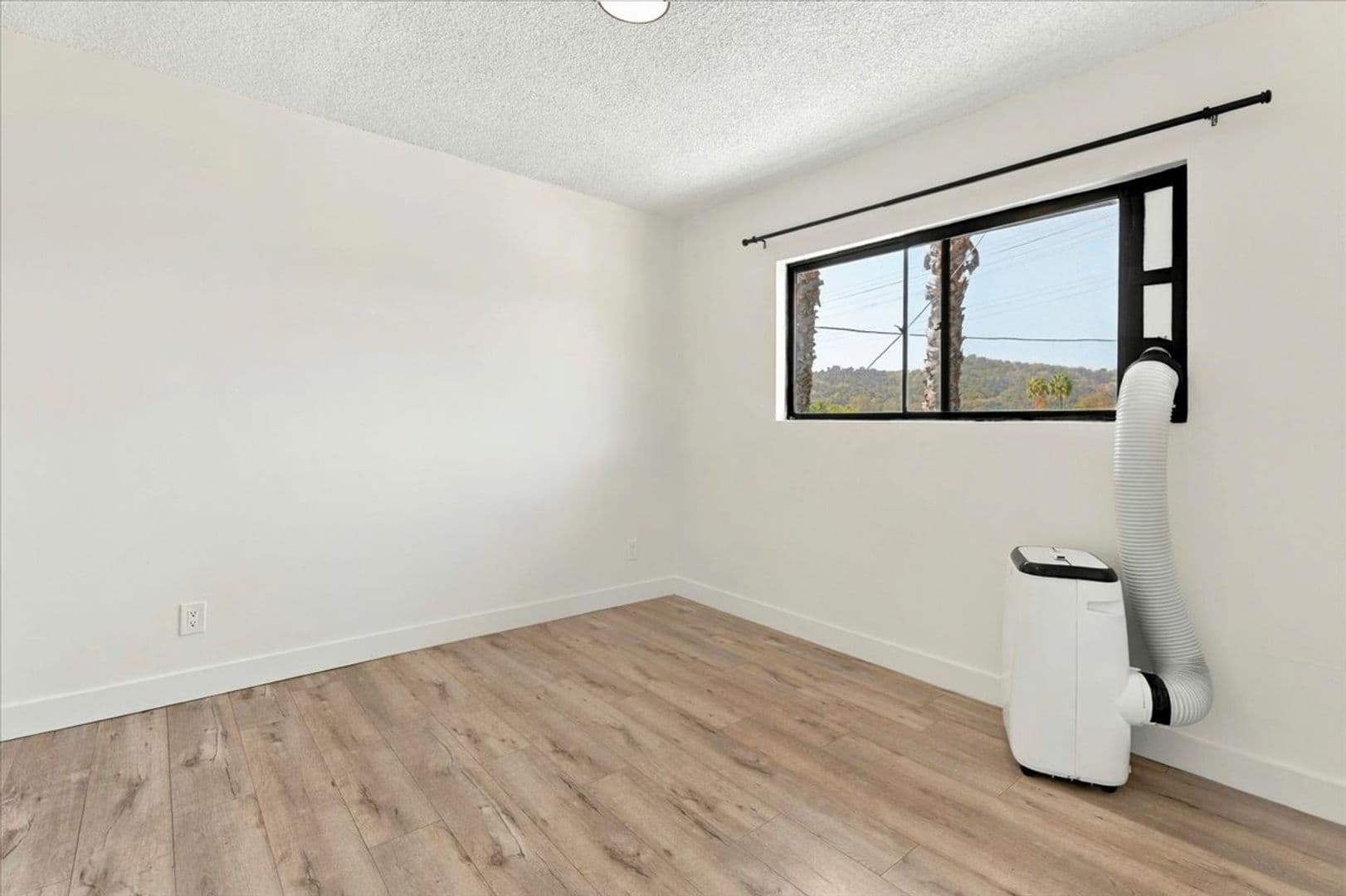 Los Angeles Apartment: 337 S Ave 60