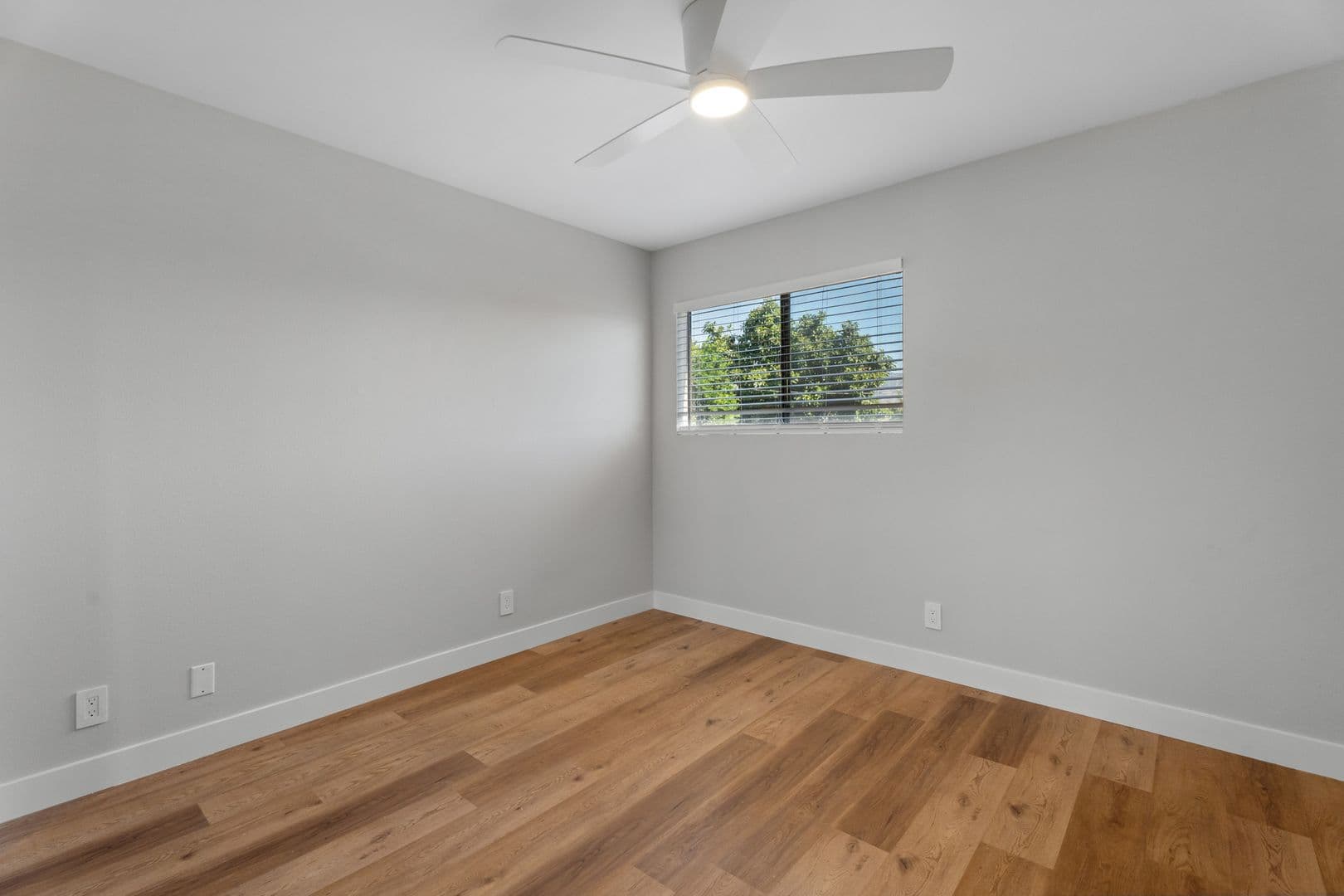 Burbank Apartment: 1815 W Alameda Ave