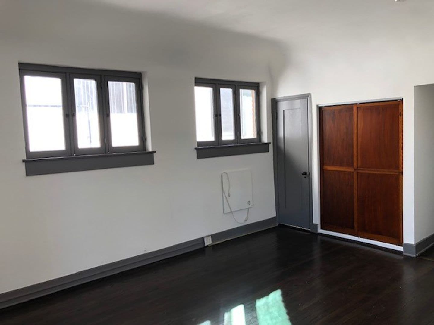 Los Angeles Apartment: 944 Maltman Ave
