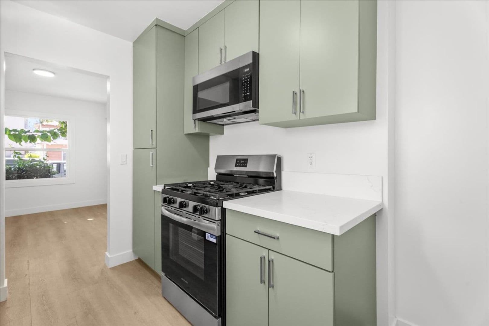 Valley Village Apartment: 5312 Radford Ave