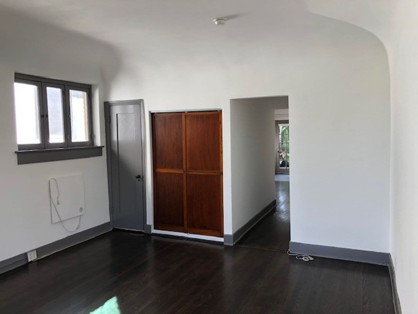 Los Angeles Apartment: 944 Maltman Ave