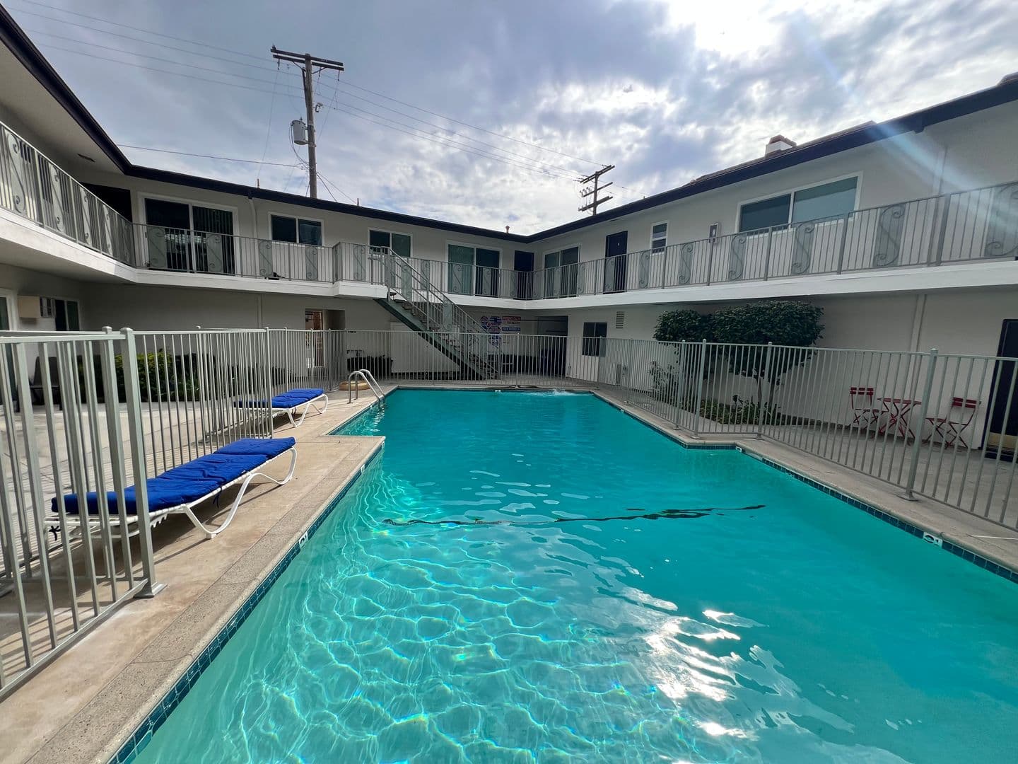 Burbank Apartment: 3120 W Riverside Dr
