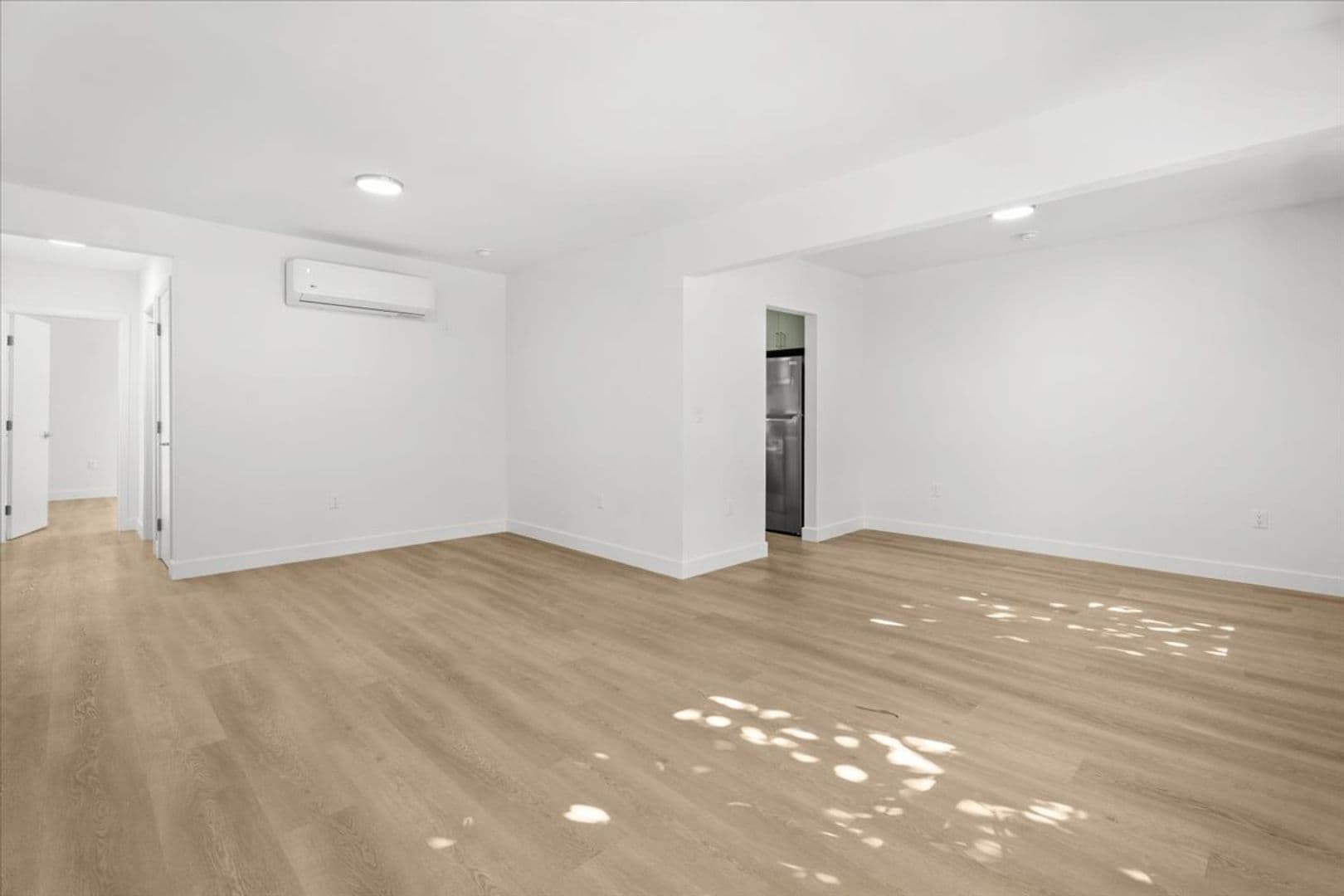 Valley Village Apartment: 5312 Radford Ave