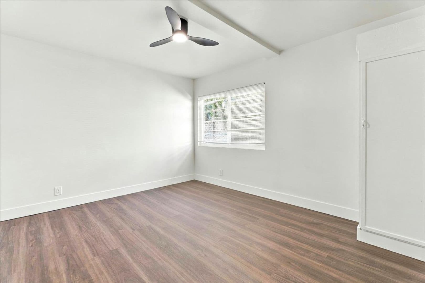 Santa Monica Apartment: 1042 6th St