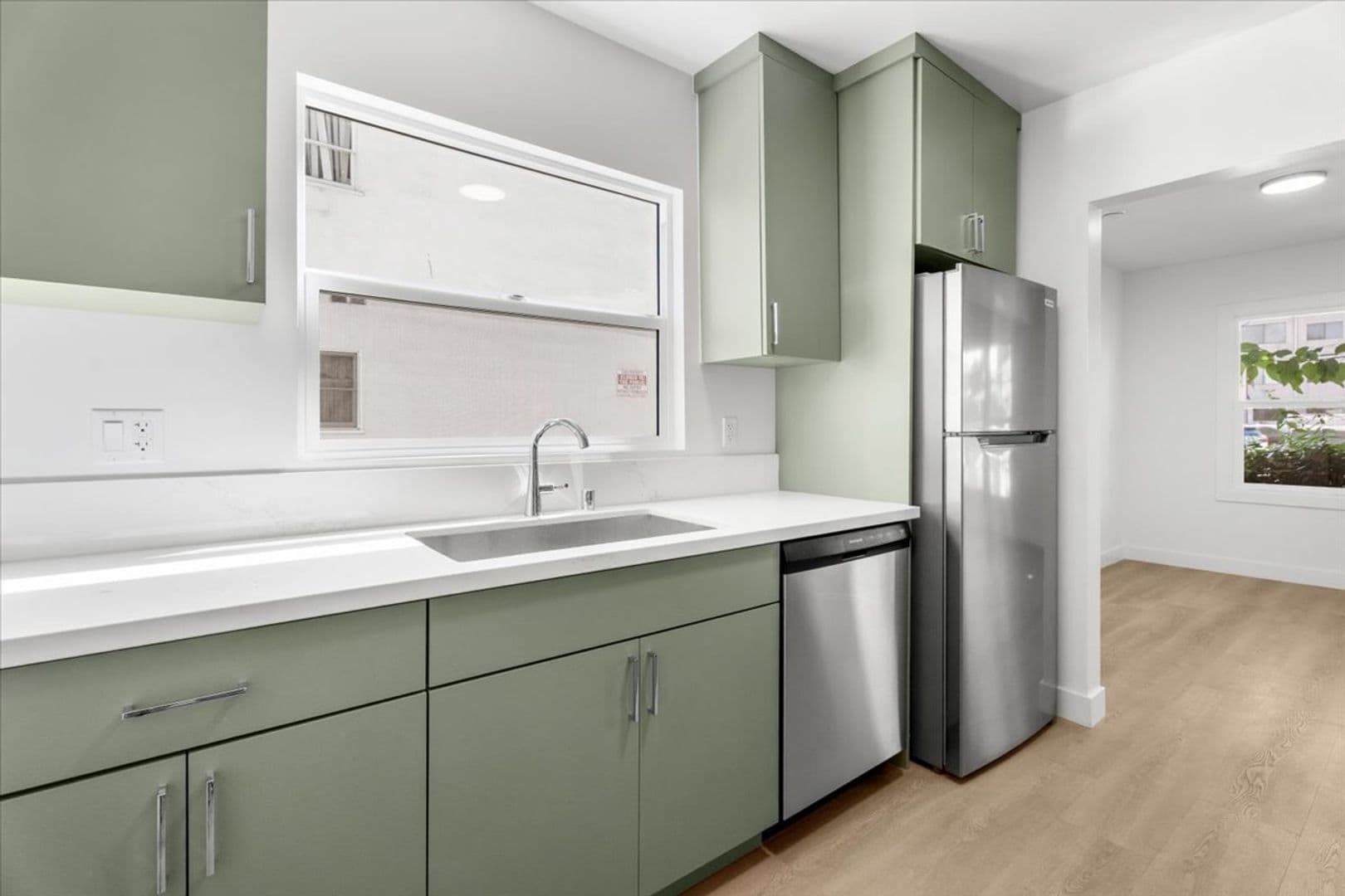 Valley Village Apartment: 5312 Radford Ave