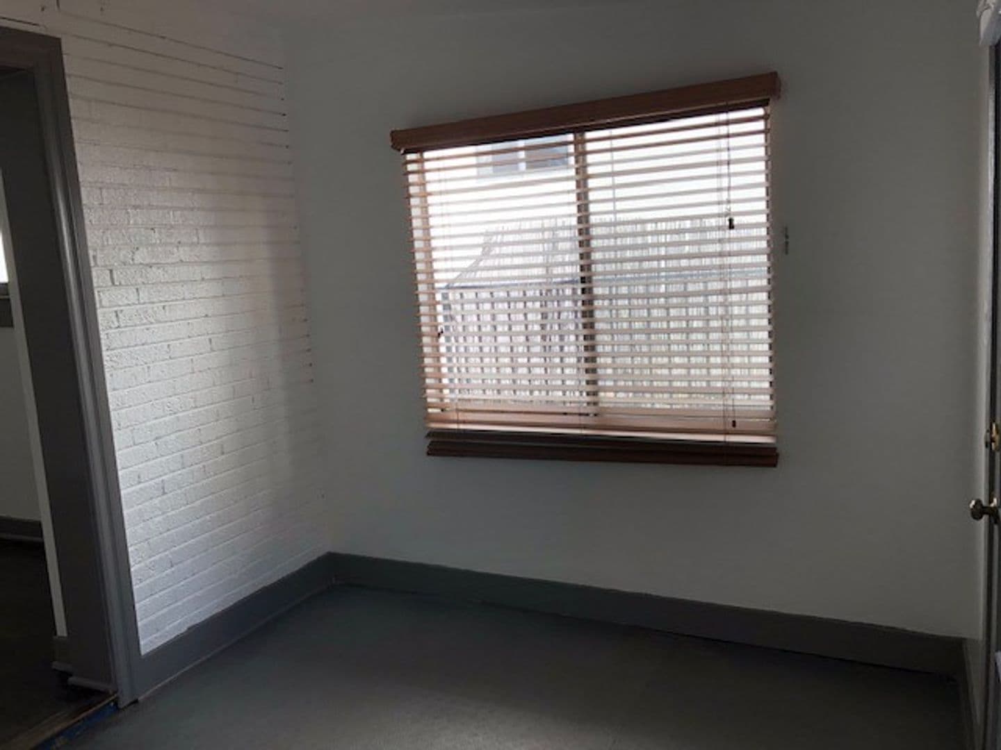 Los Angeles Apartment: 944 Maltman Ave