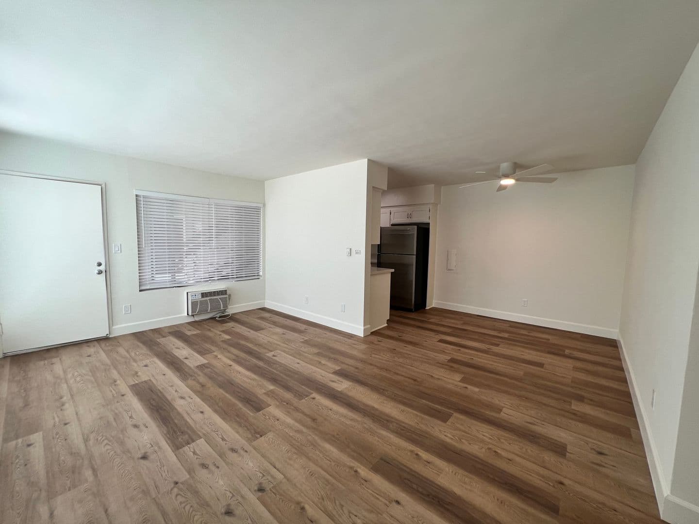 Burbank Apartment: 118 S Cordova St