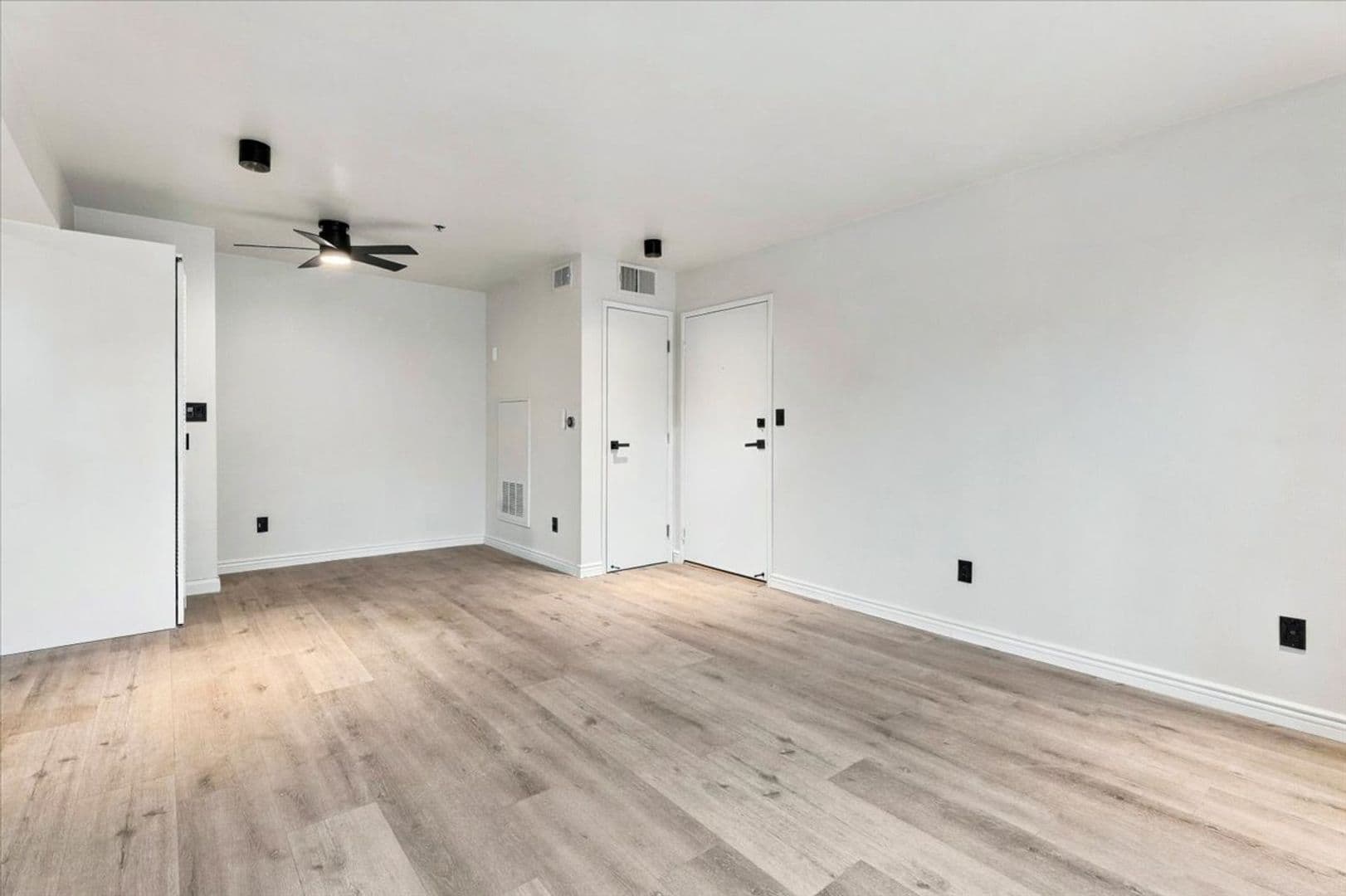 Los Angeles Apartment: 1215 N Sycamore Ave