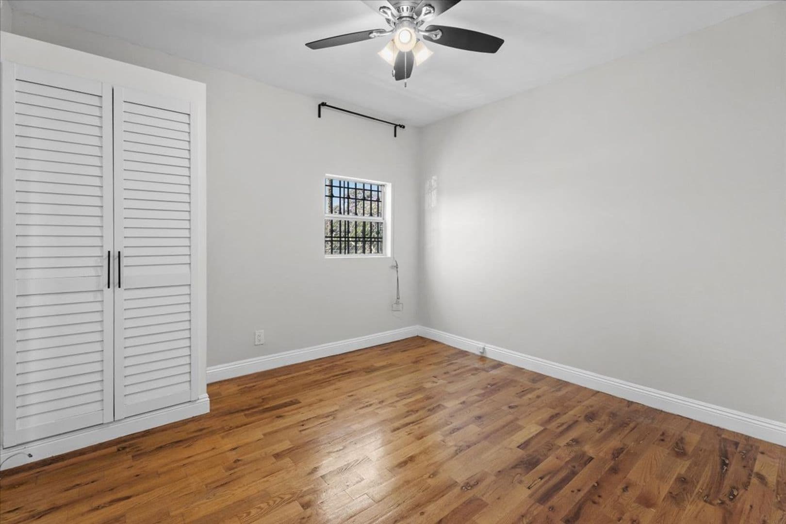 Los Angeles Apartment: 1019-1029 S Westmoreland Ave