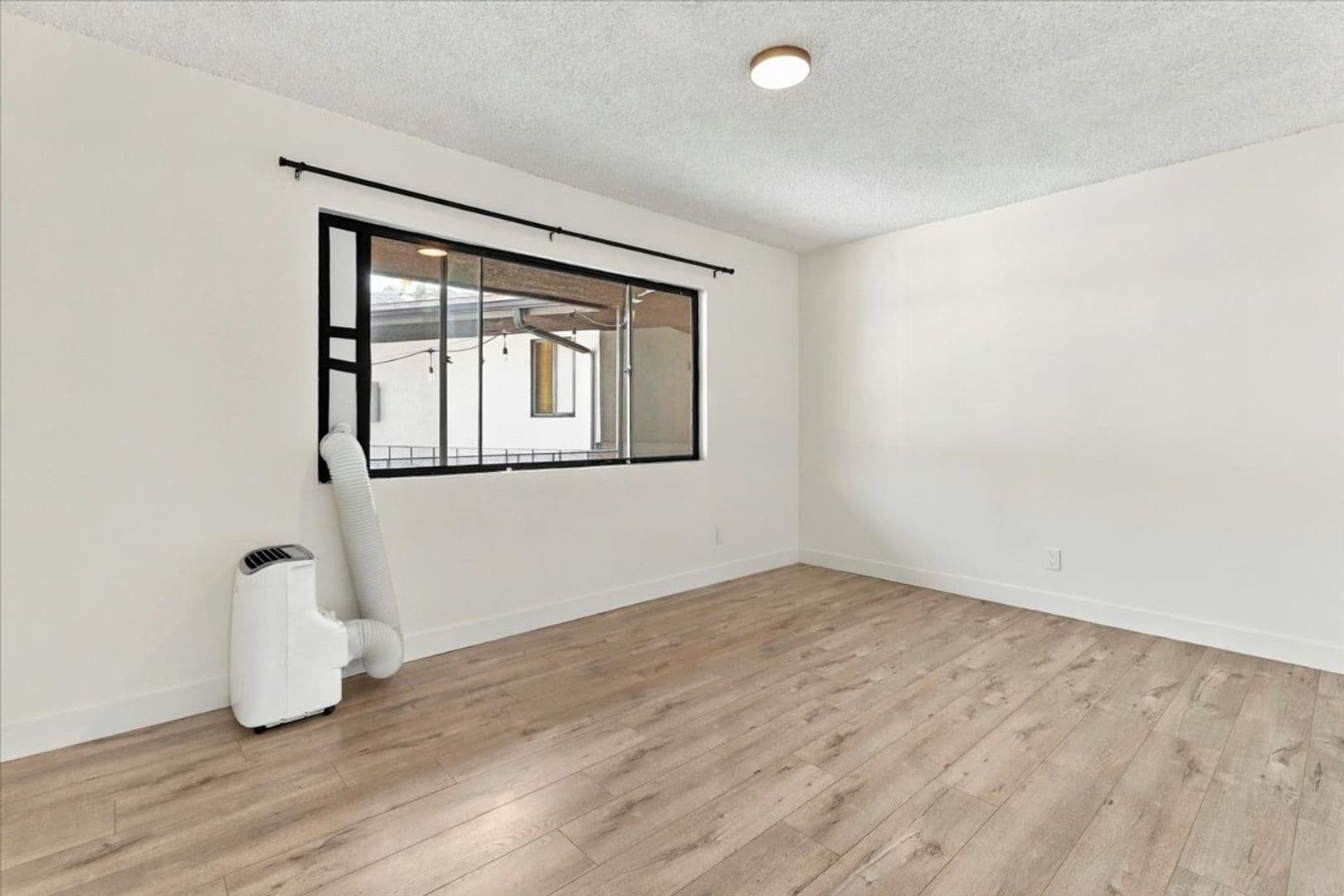 Los Angeles Apartment: 337 S Ave 60