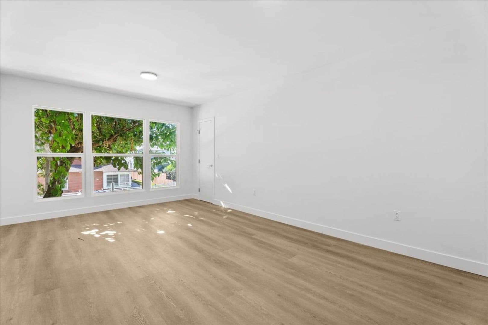 Valley Village Apartment: 5312 Radford Ave