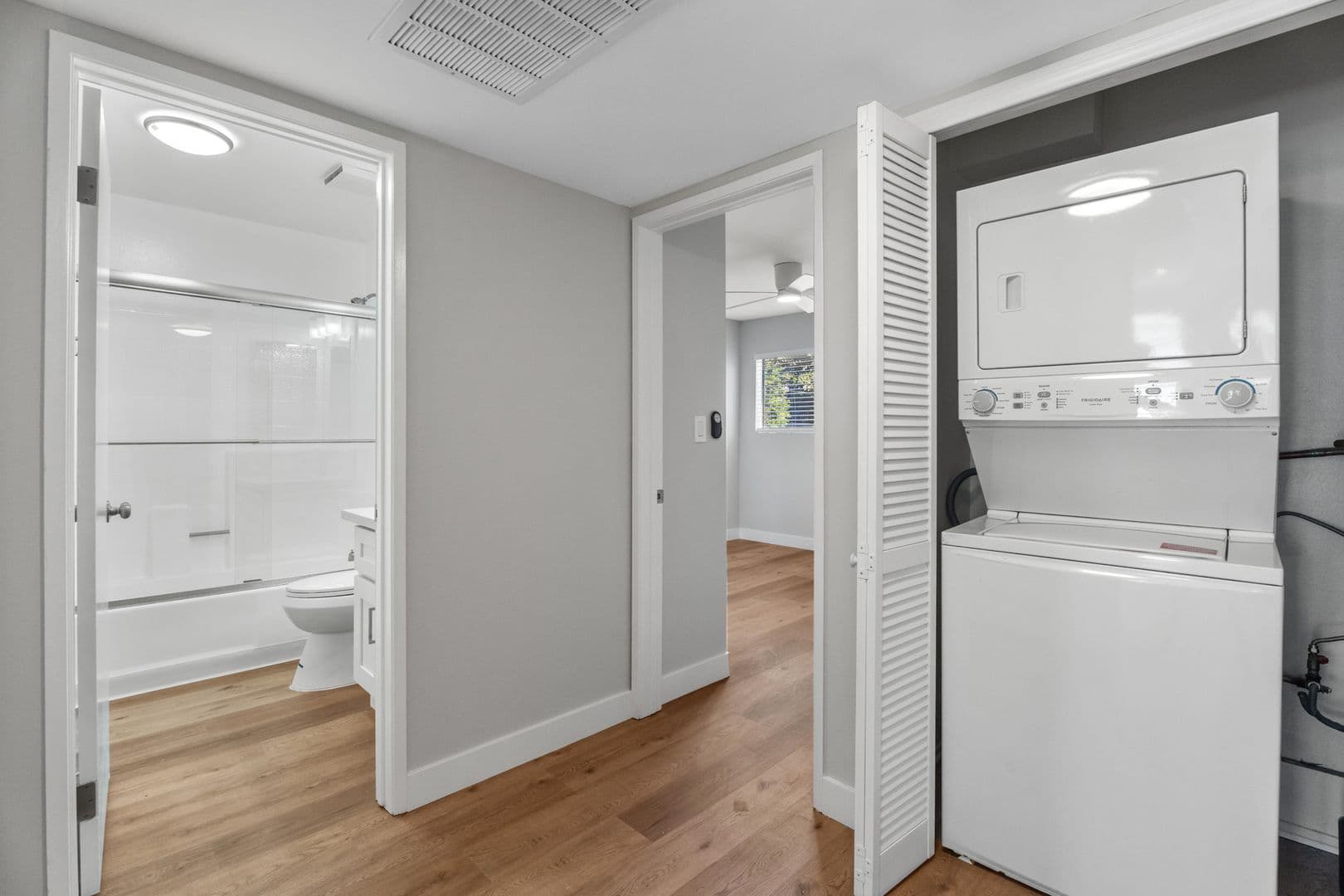 Burbank Apartment: 1815 W Alameda Ave