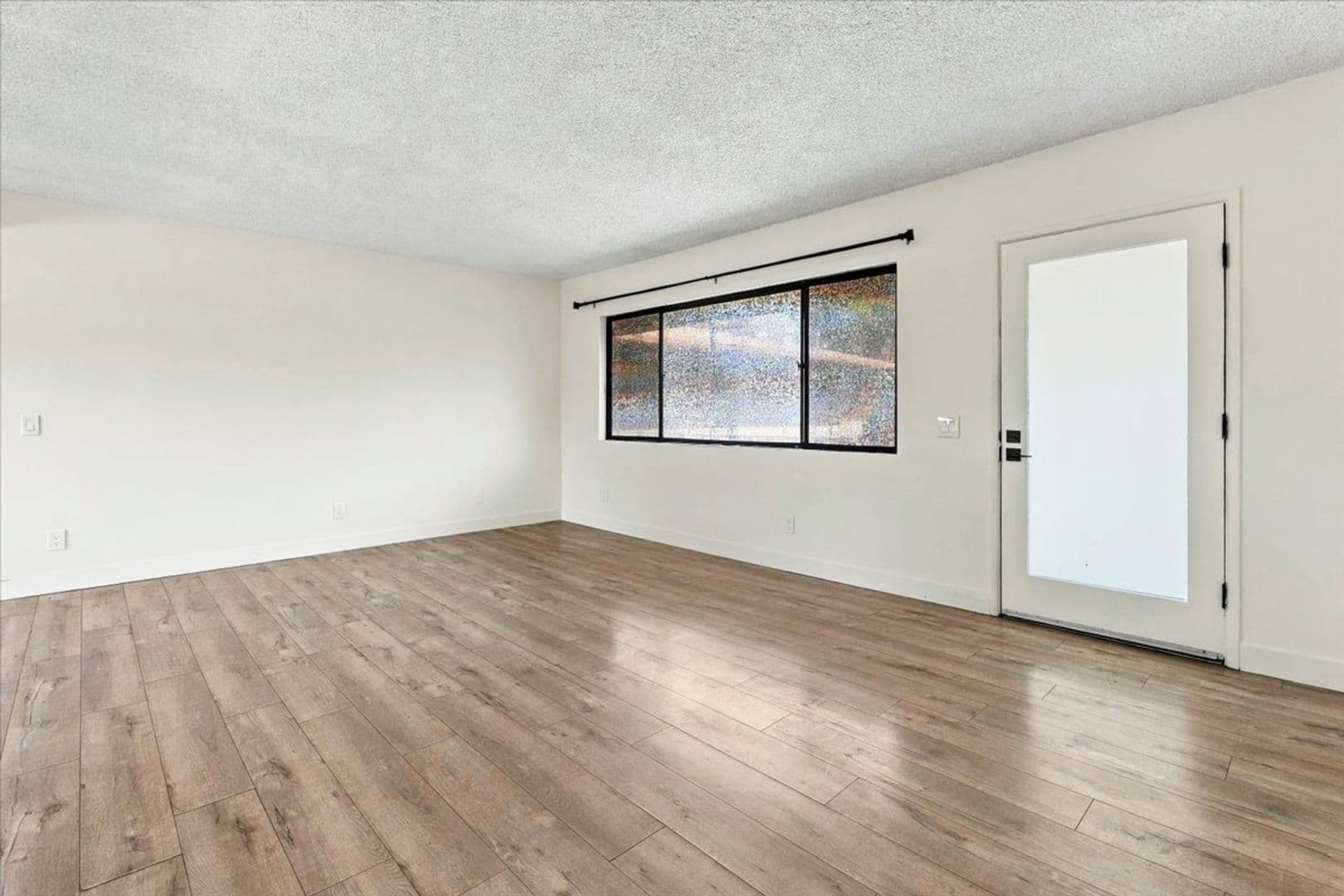 Los Angeles Apartment: 337 S Ave 60