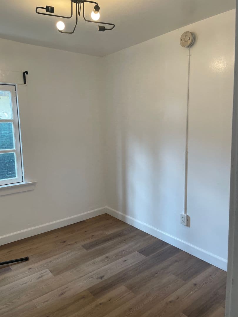 Los Angeles Apartment: 2801 S Budlong Ave