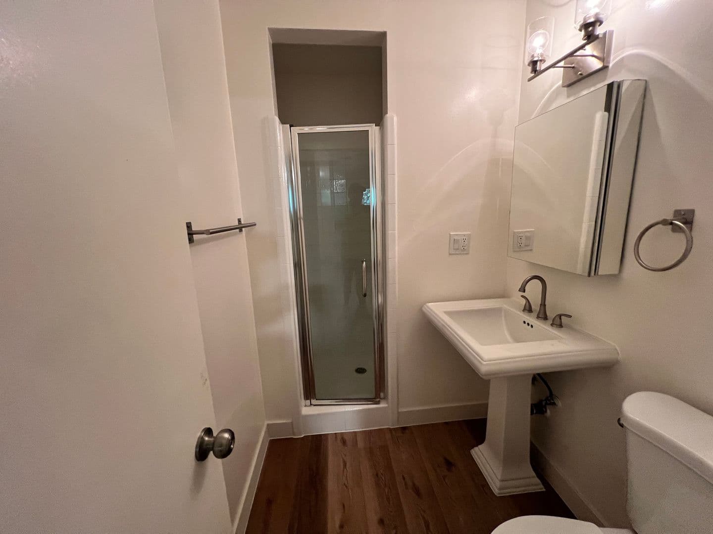 Burbank Apartment: 3120 W Riverside Dr