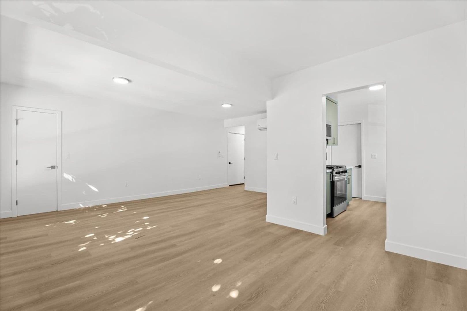 Valley Village Apartment: 5312 Radford Ave