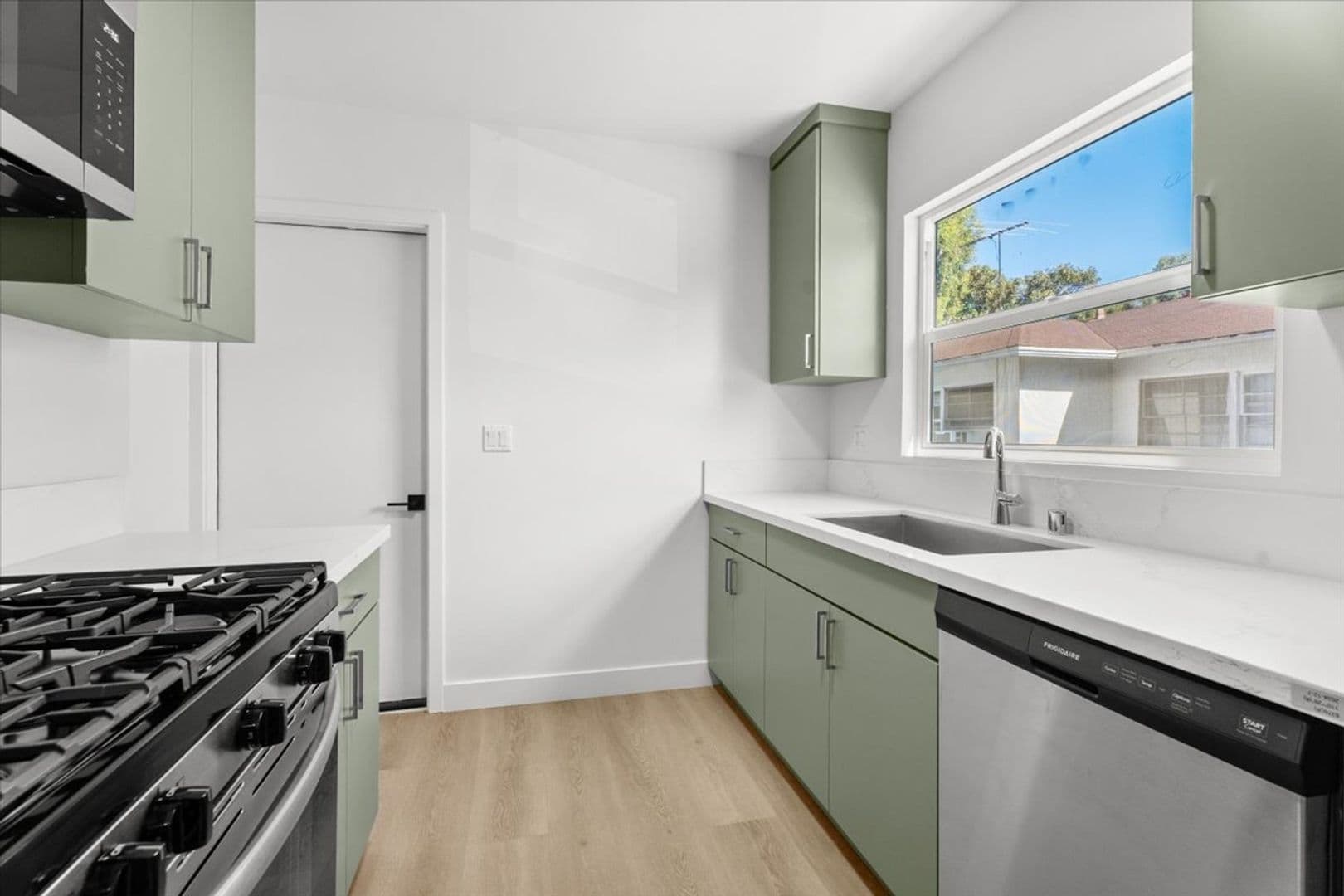Valley Village Apartment: 5312 Radford Ave