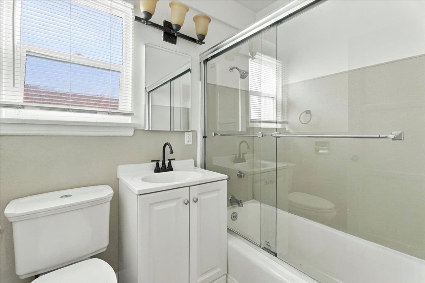Pasadena Apartment: 130 S Michigan Ave