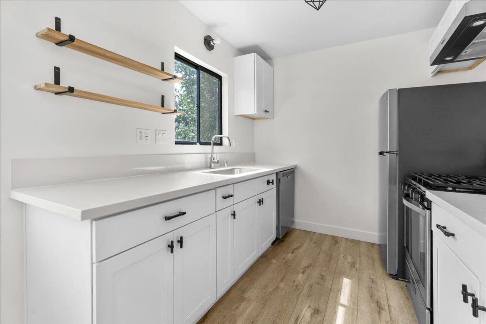 Los Angeles Apartment: 337 S Ave 60