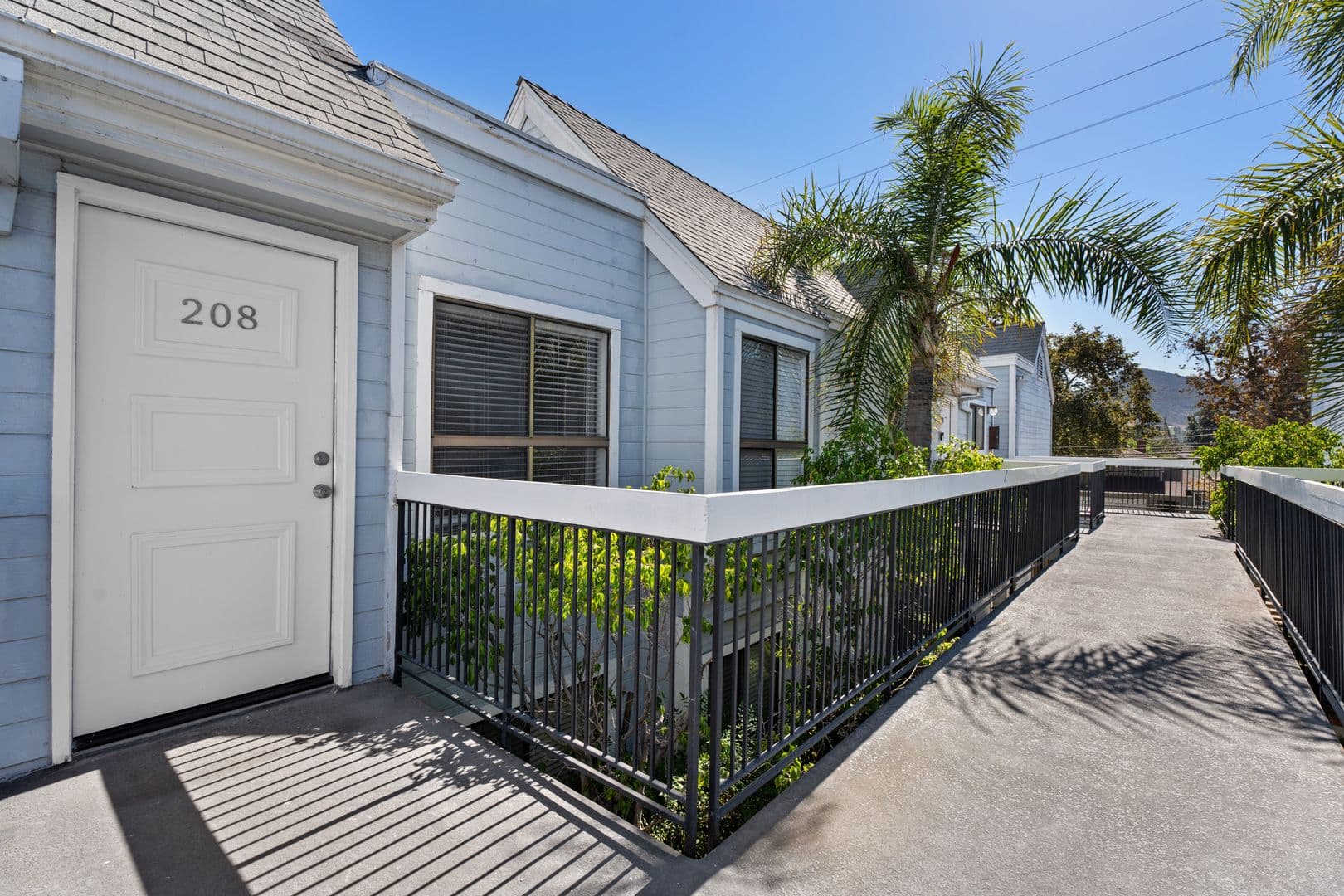 Burbank Apartment: 1815 W Alameda Ave
