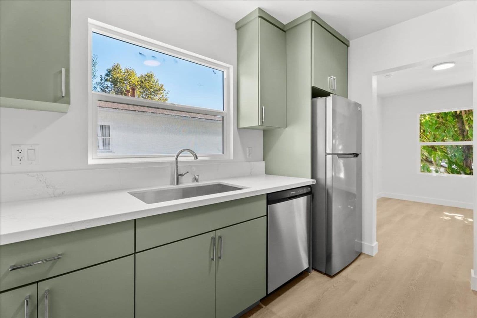 Valley Village Apartment: 5312 Radford Ave