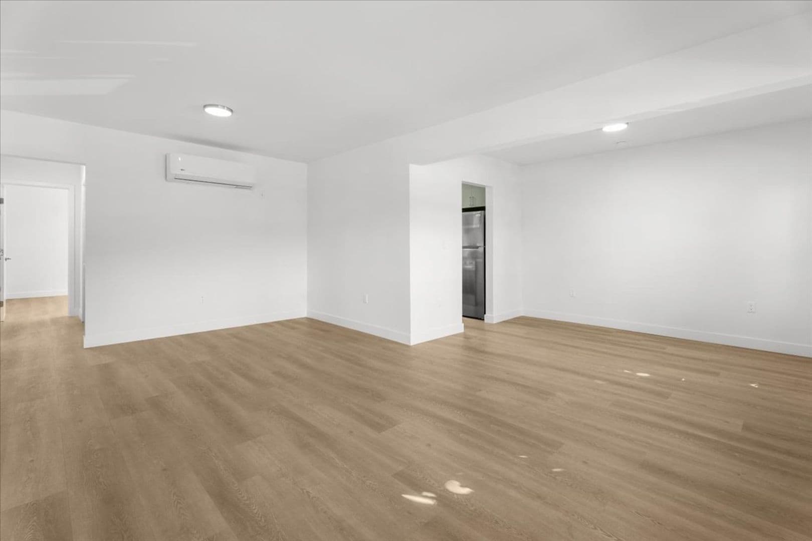 Valley Village Apartment: 5312 Radford Ave