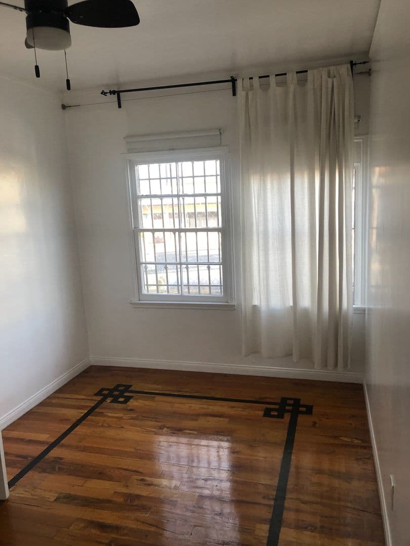 Los Angeles Apartment: 1019-1029 S Westmoreland Ave