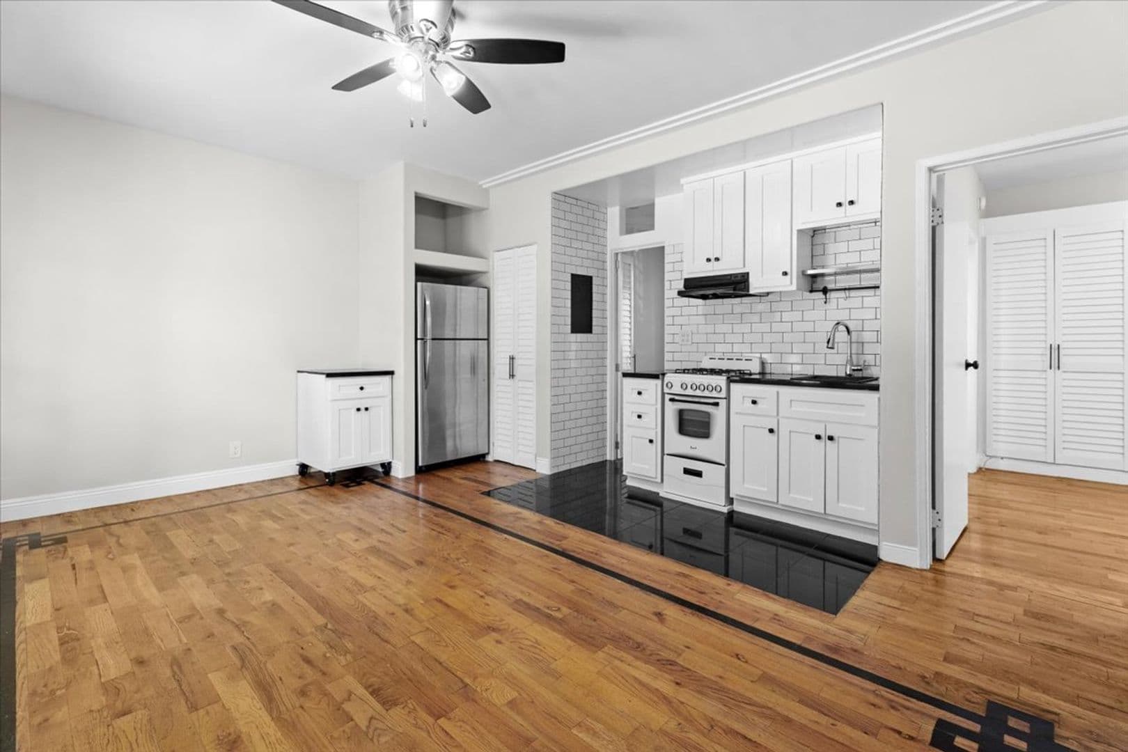 Los Angeles Apartment: 1019-1029 S Westmoreland Ave