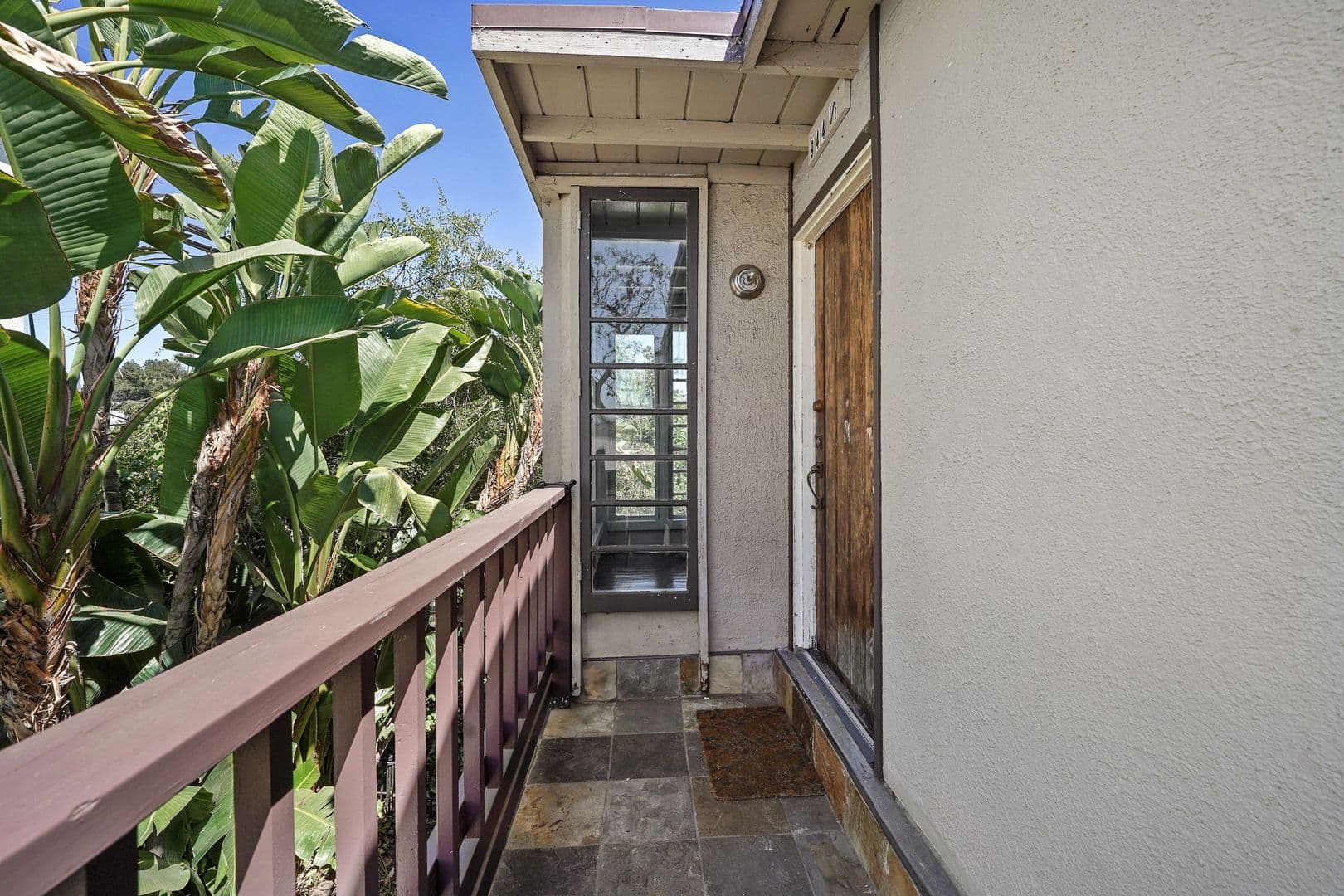 Los Angeles Apartment: 944 Maltman Ave