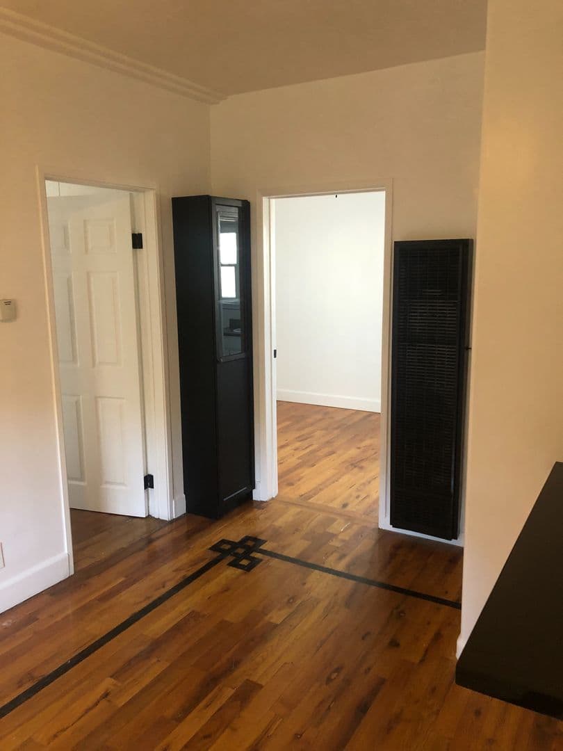 Los Angeles Apartment: 1019-1029 S Westmoreland Ave
