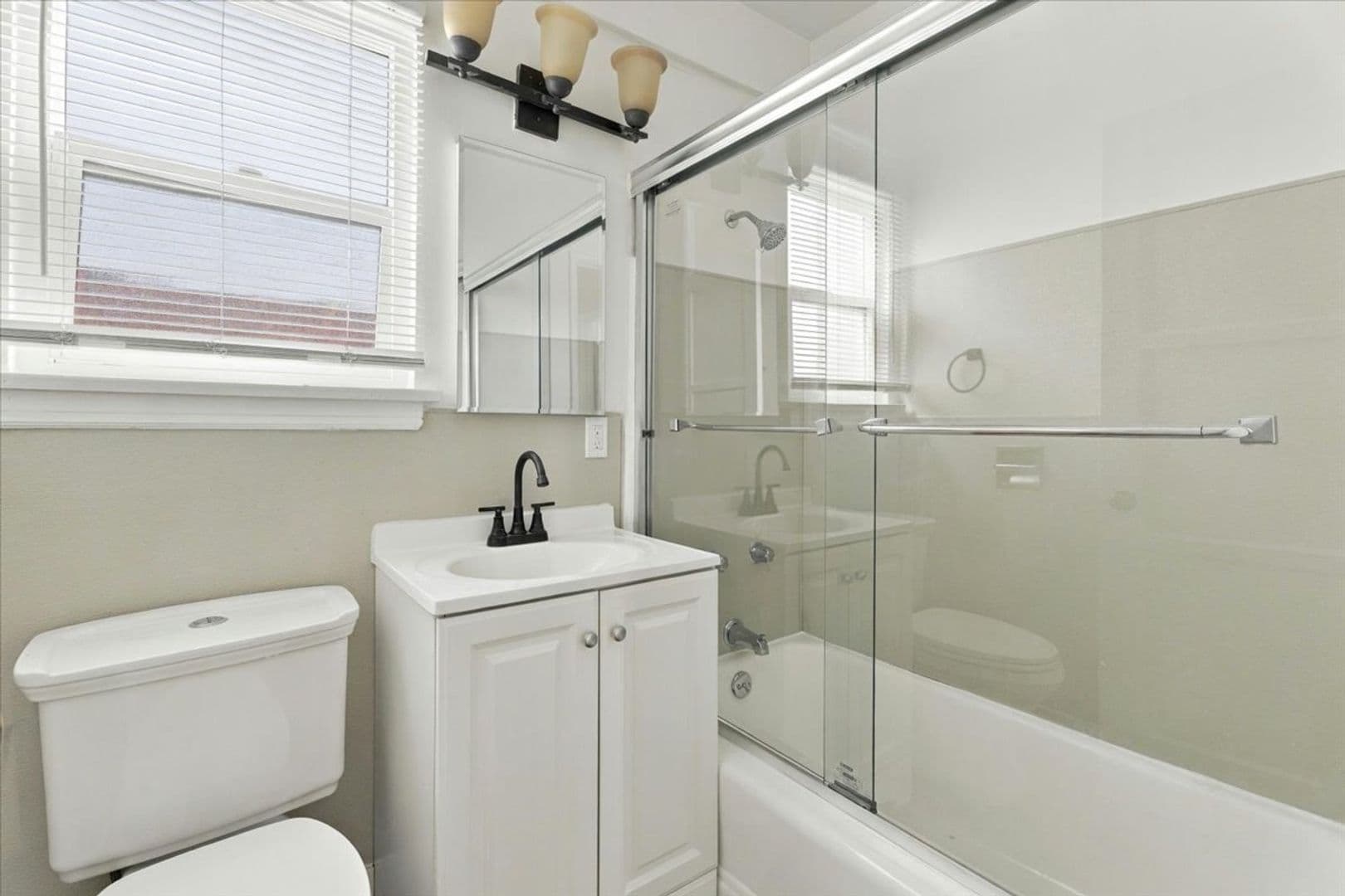 Pasadena Apartment: 130 S Michigan Ave