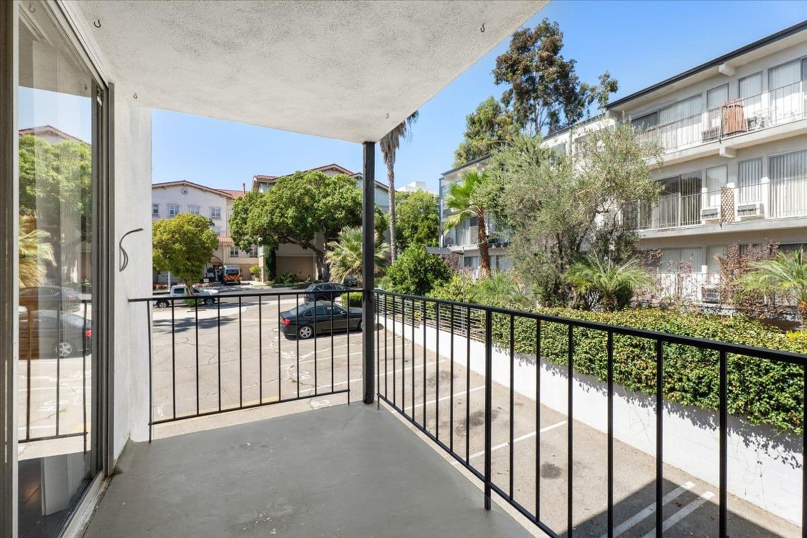 Burbank Apartment: 470 E. Angeleno Ave