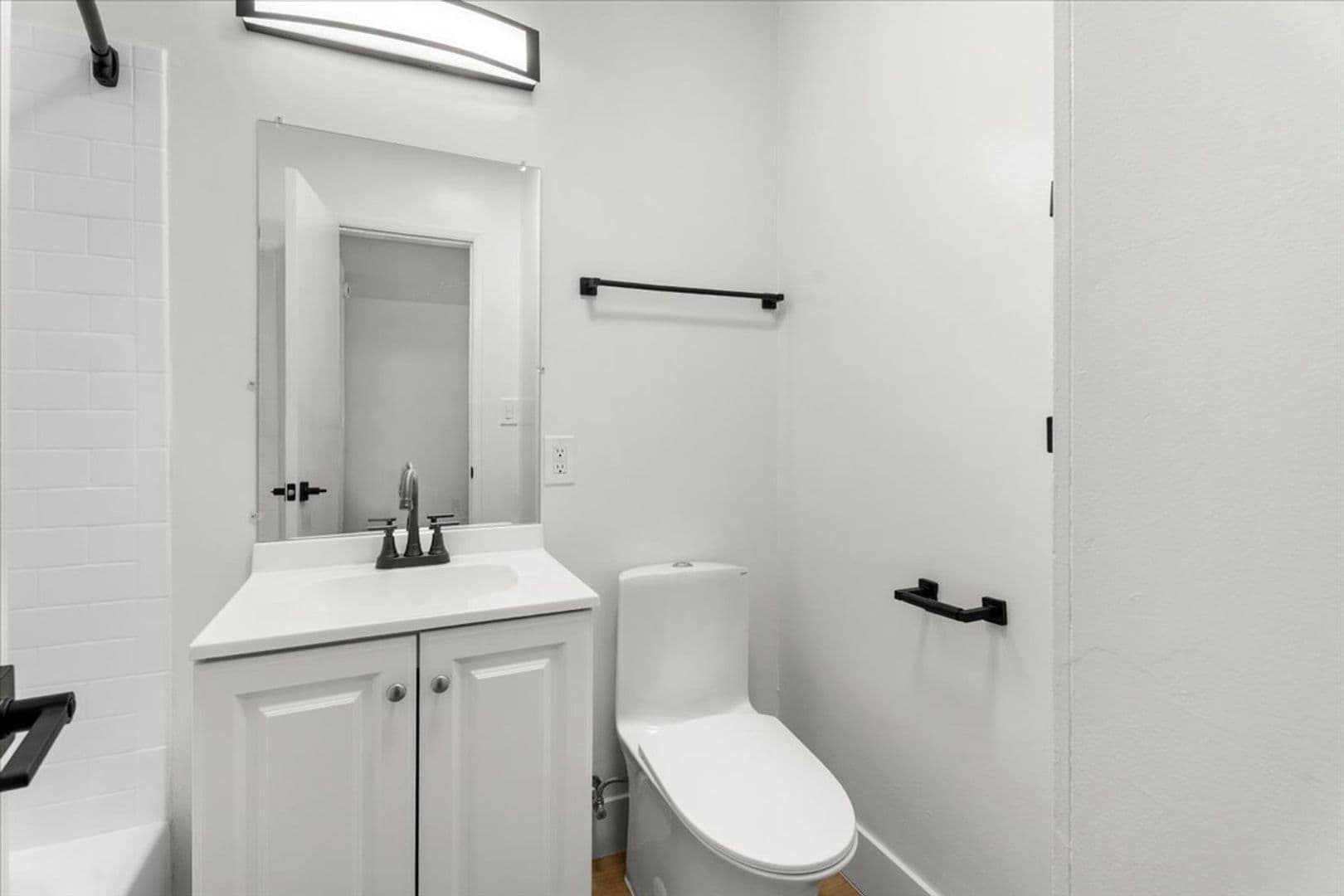 Burbank Apartment: 470 E. Angeleno Ave