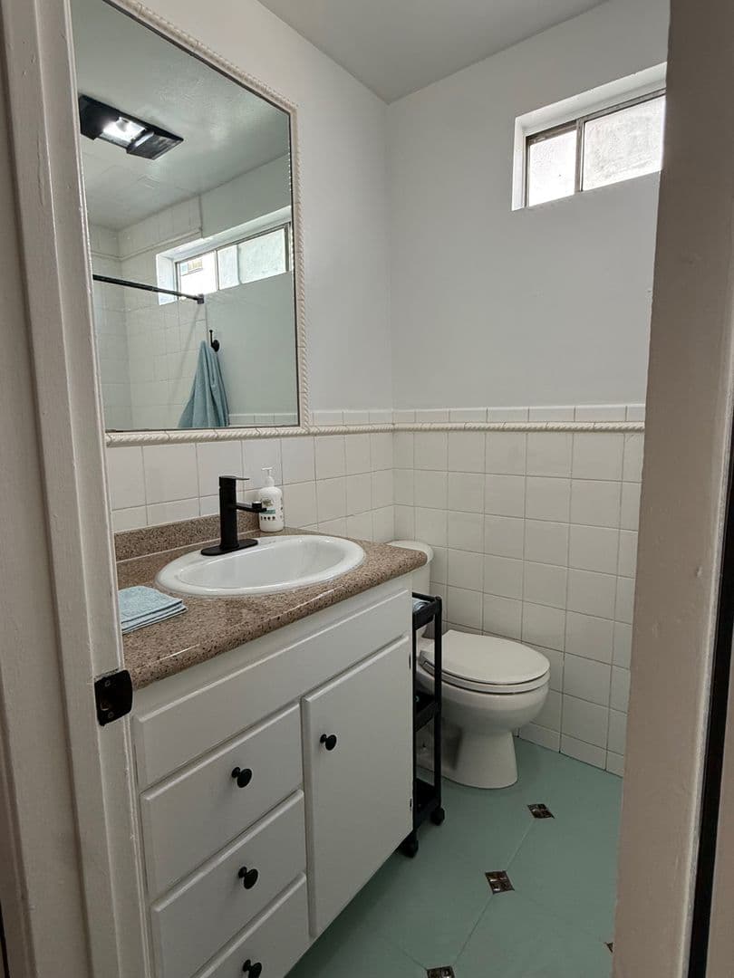 Los Angeles Apartment: 439 S Hobart Blvd