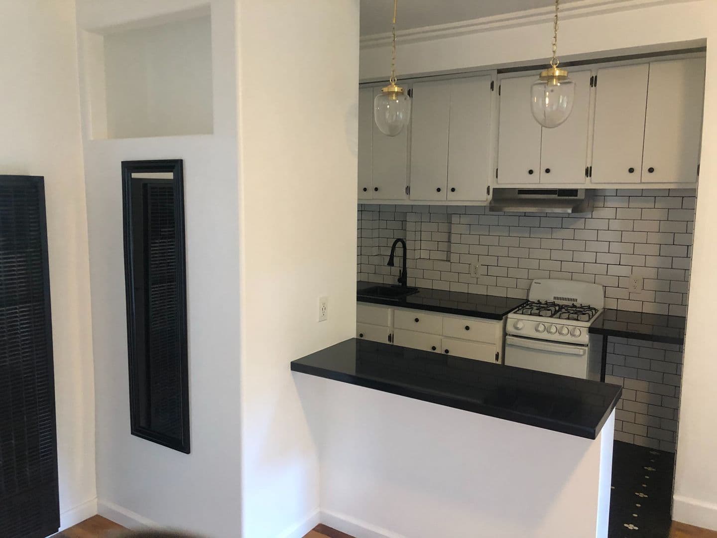 Los Angeles Apartment: 1019-1029 S Westmoreland Ave