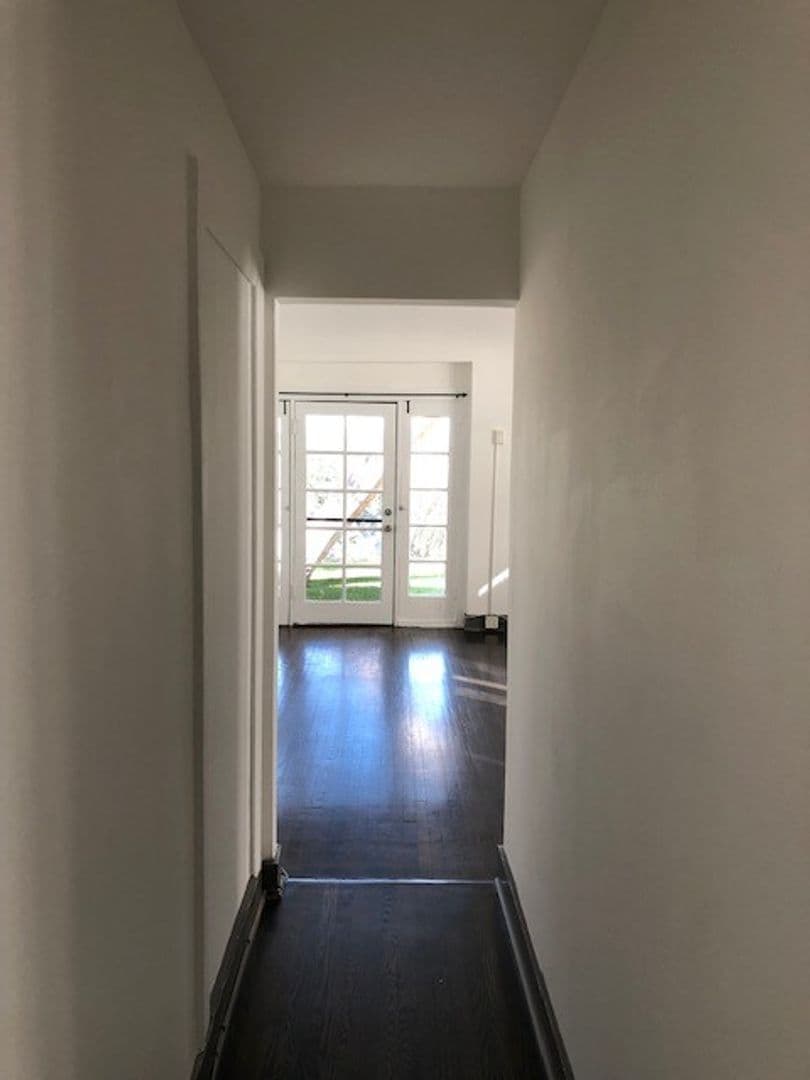 Los Angeles Apartment: 944 Maltman Ave