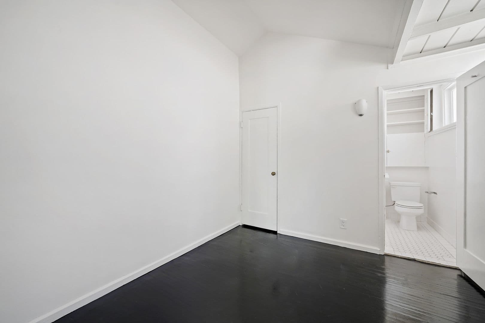 Los Angeles Apartment: 944 Maltman Ave