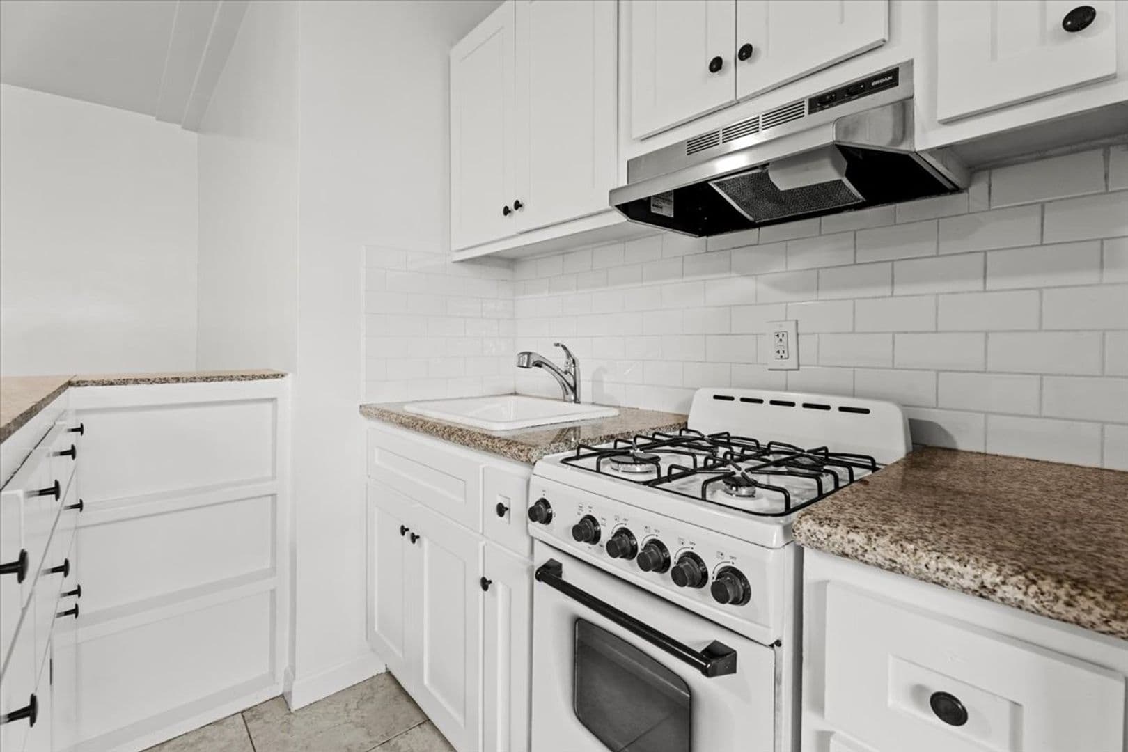 Los Angeles Apartment: 1019-1029 S Westmoreland Ave