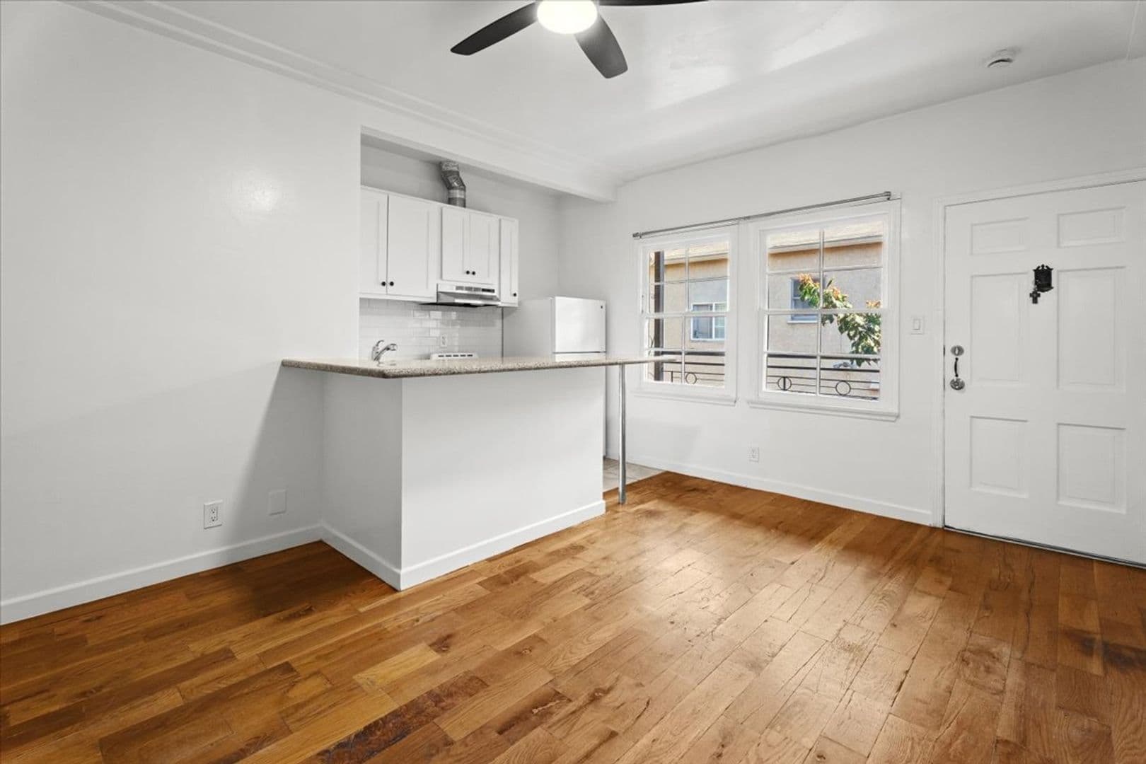 Los Angeles Apartment: 1019-1029 S Westmoreland Ave