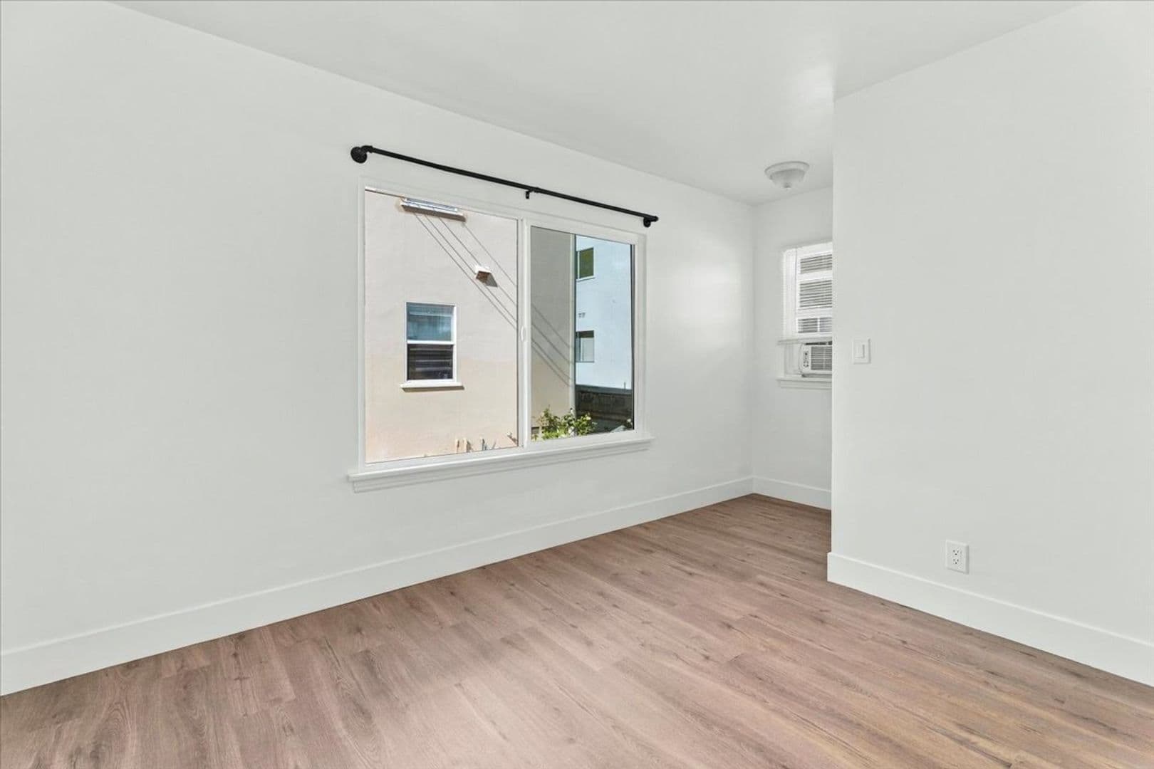 Pasadena Apartment: 130 S Michigan Ave