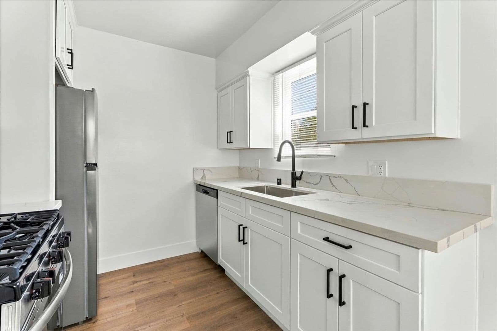 Pasadena Apartment: 130 S Michigan Ave