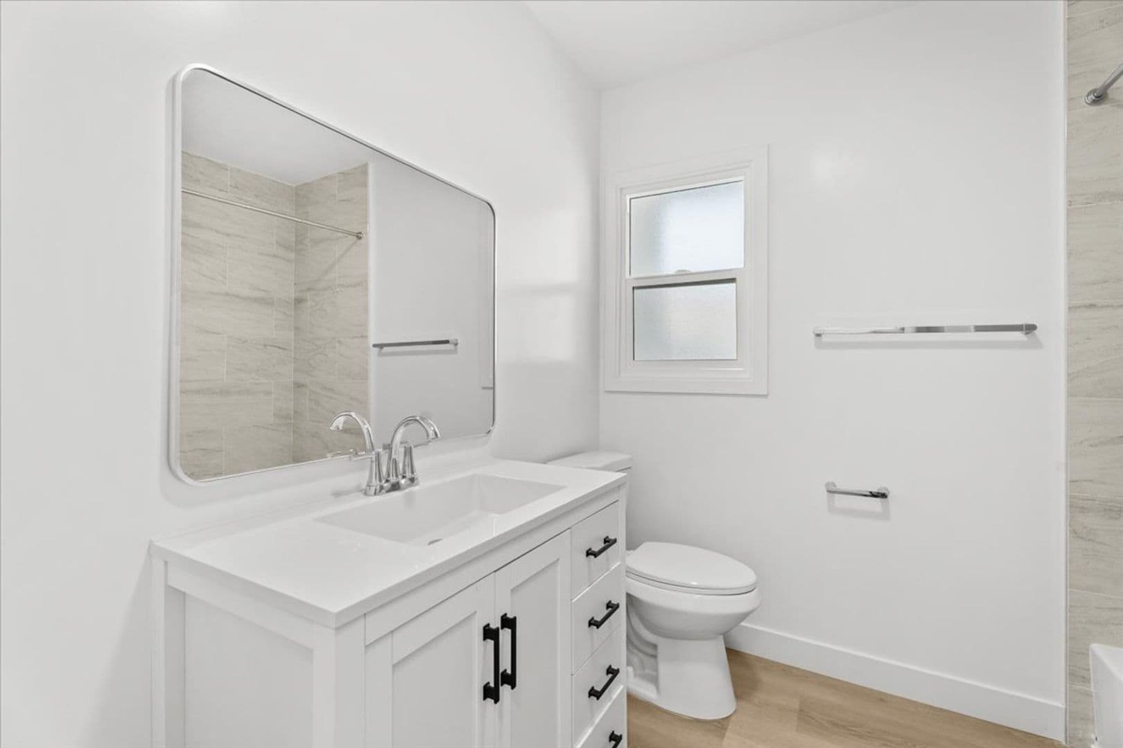Valley Village Apartment: 5312 Radford Ave
